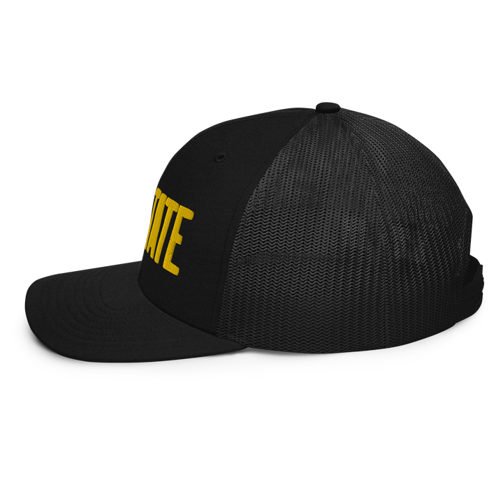 Stone black/gold trucker hat