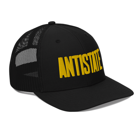 Stone black/gold trucker hat