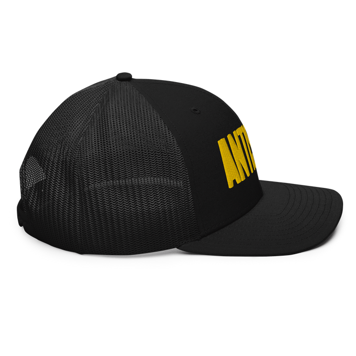 Stone black/gold trucker hat